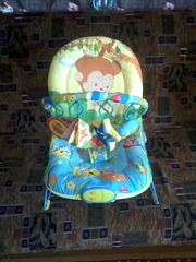 кресло-шезлонг для малыша+подарок!б.у 2 месяца!