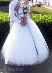 Очаровательно-пышное счастливое свадебное платье